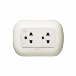 Tomacorriente doble universal sobreponer Linea Tierra P57 Bticino